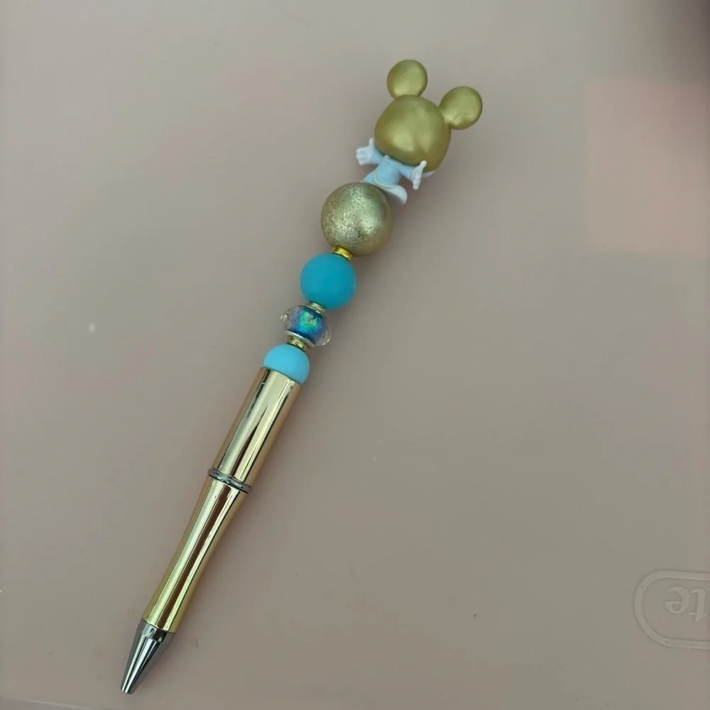 Disney Doorables: Mickey Mouse: Wonderland Mickey Mouse handmade beaded pen